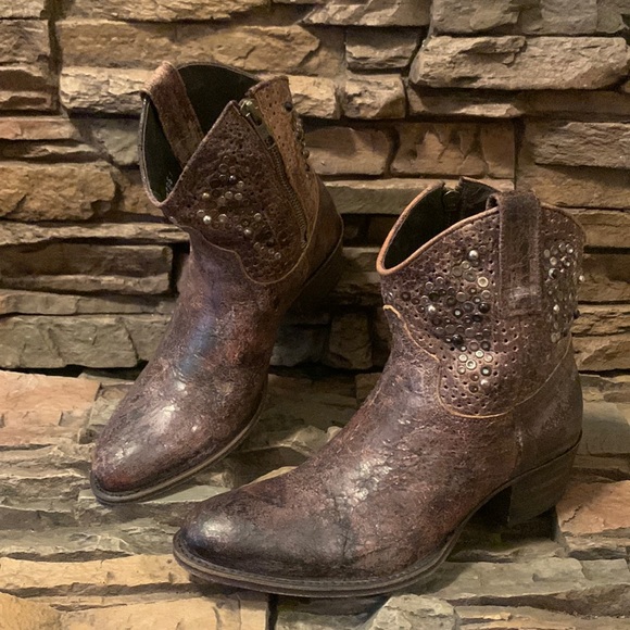 ✨👢✨SIZE 7 | Frye 'Deborah' Studded Boots Western Distressed Leather MSRP $598 - Picture 3 of 16